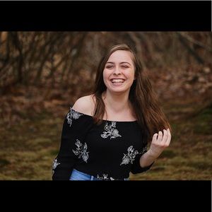 Off the shoulder quarter sleeve top